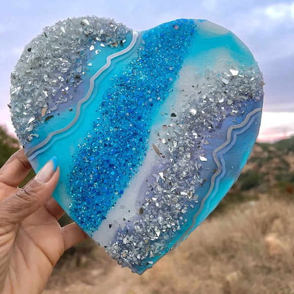 💙Geode Resin Heart - Picture 5 of 7